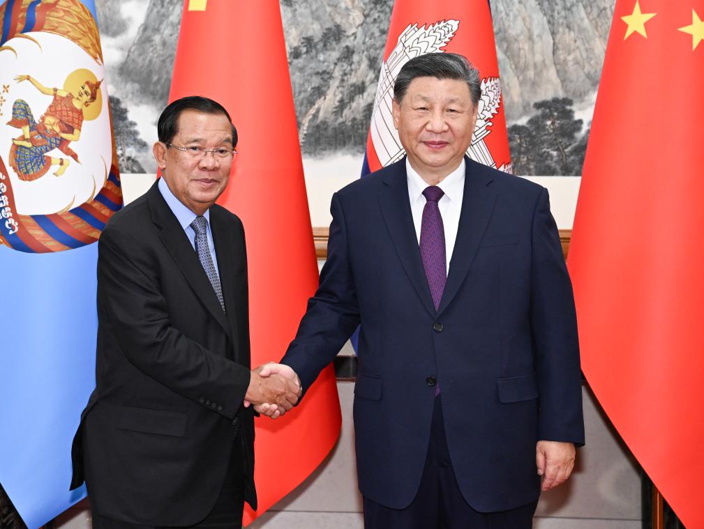 Xi holds talks with Cambodia's senate president Hun Sen