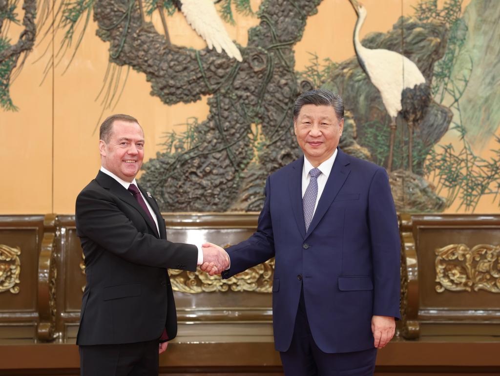 Xi meets United Russia party chairman Medvedev