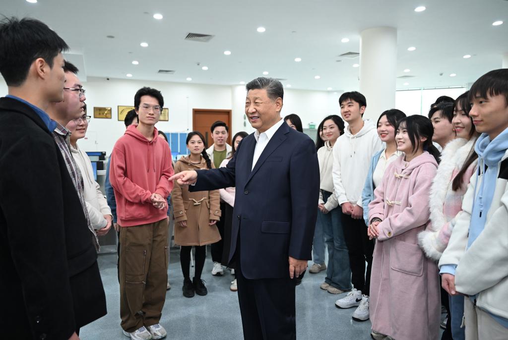 Xi visits Macau University of Science and Technology