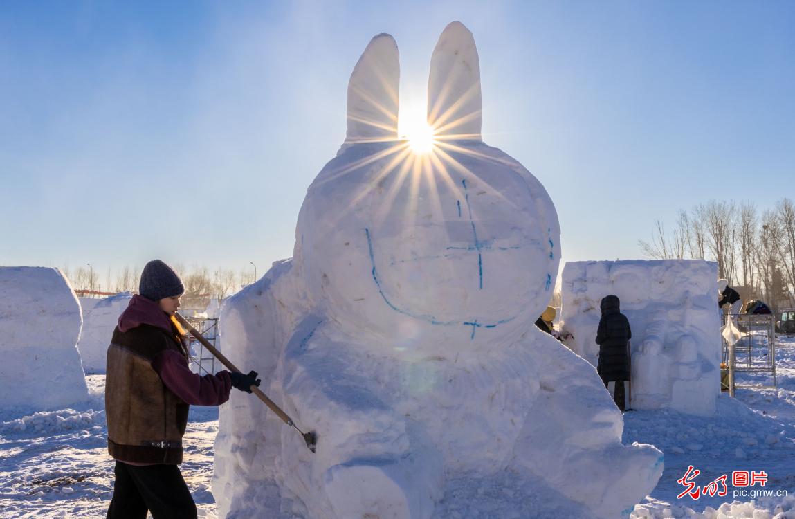 Snow sculpture competition in N China's Inner Mongolia