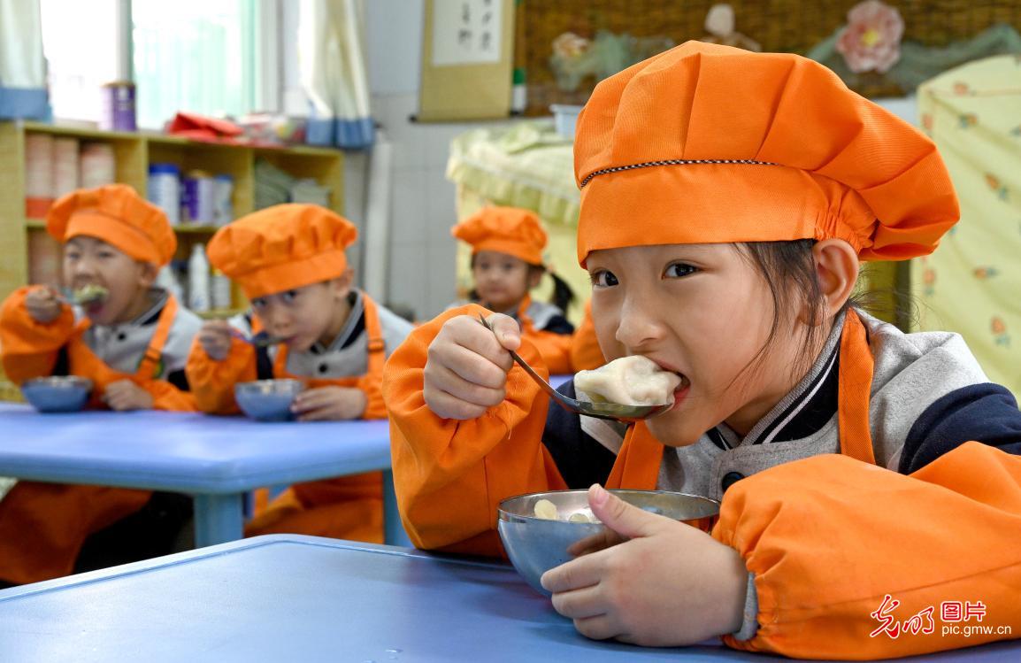 Children enjoy Winter Solstice festivities across China