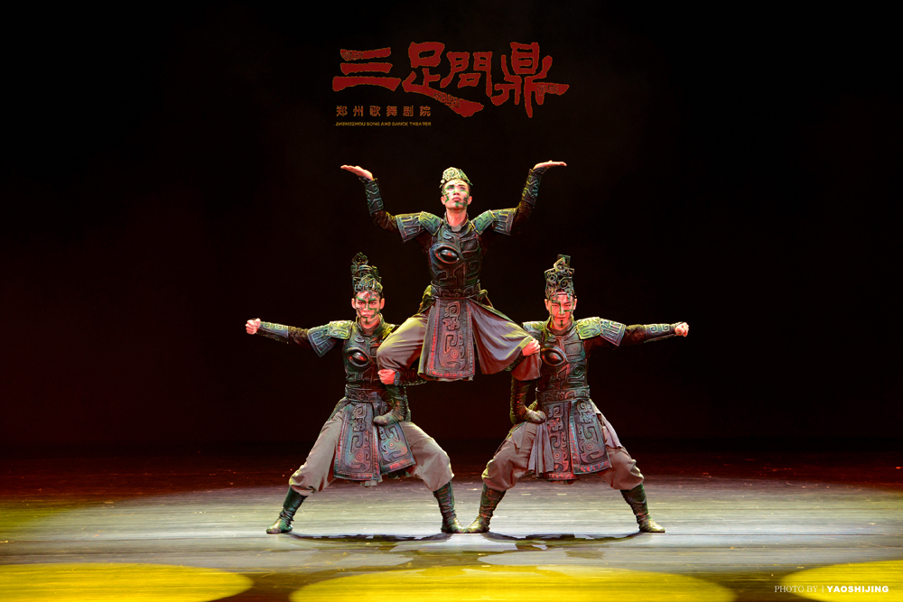 Ding Craftsmanship Embodied: Timeless Charm Represented in Trio Dance