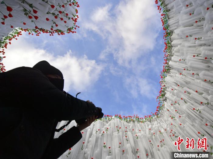 “LOVE Ice Rose” attracts tourists in NE China’s Jilin Province