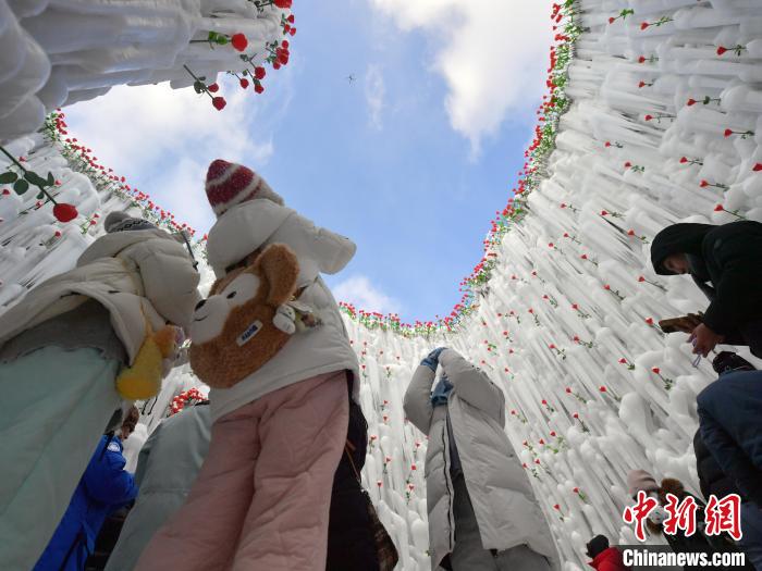 “LOVE Ice Rose” attracts tourists in NE China’s Jilin Province