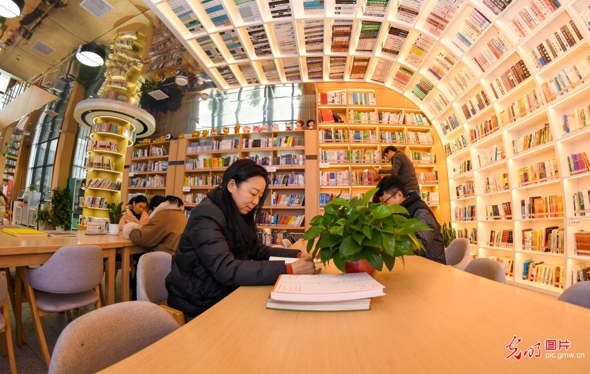 New reading experiences begin at city book room in Jiangxi