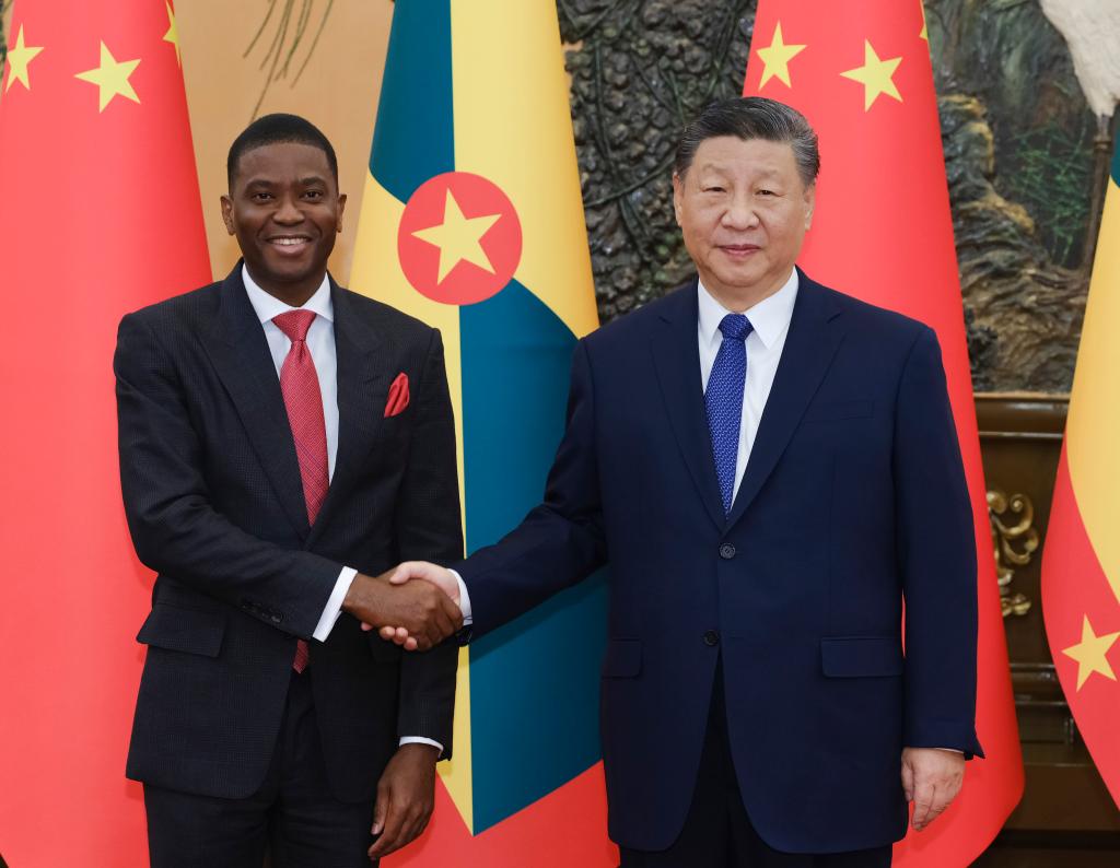 Xi meets Grenadian PM, calls for advancing bilateral ties