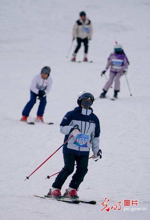 National Fitness Skiing Competition held in N China's Shanxi