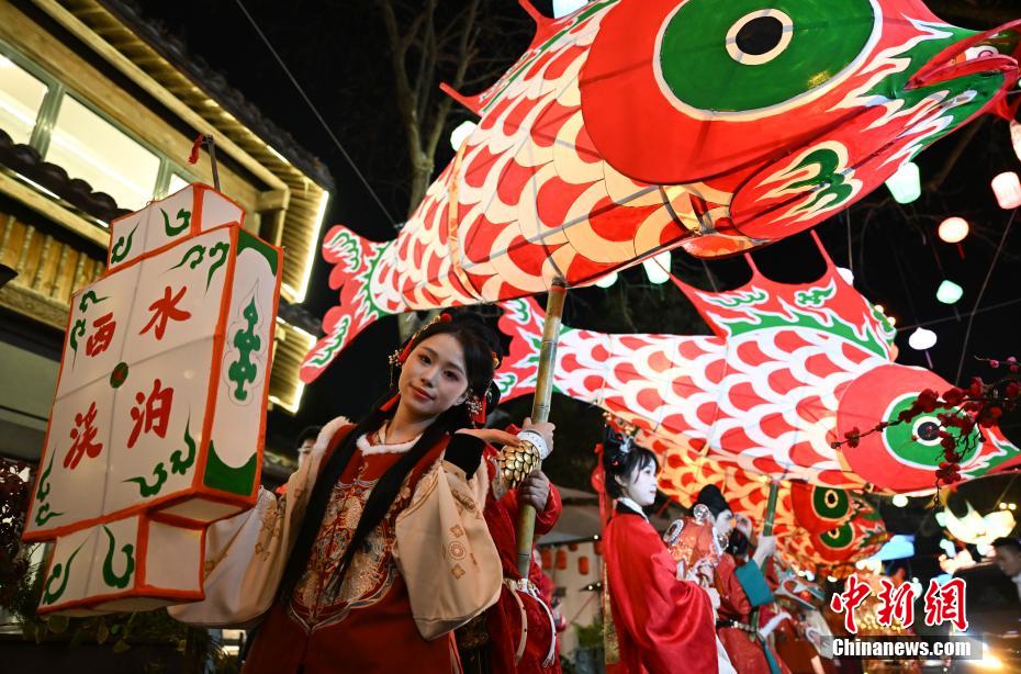 Lanterns seen to celebrate Spring Festival in E China’s Zhejiang Province