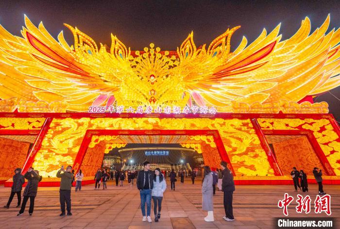 Lantern fair held to celebrate upcoming Spring Festival