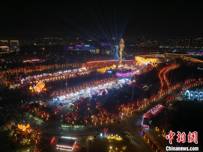 Lantern fair held to celebrate upcoming Spring Festival