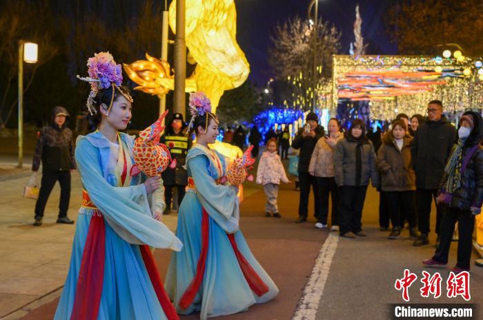 Lantern fair held to celebrate upcoming Spring Festival