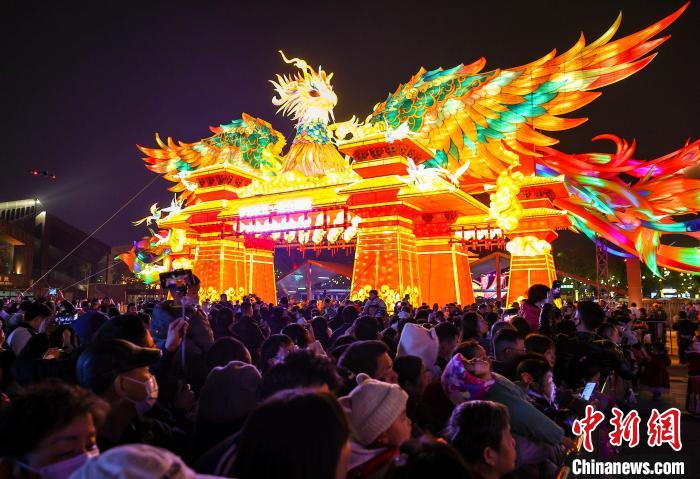 Lantern Fair themed Yangtze River culture kicks off in C China’s Hubei Province