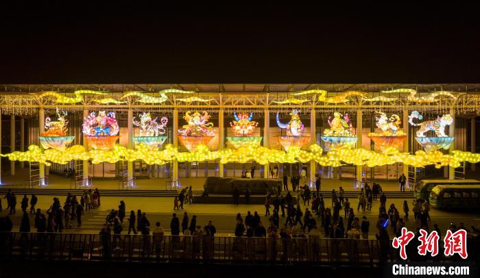 Lantern Fair themed Yangtze River culture kicks off in C China’s Hubei Province