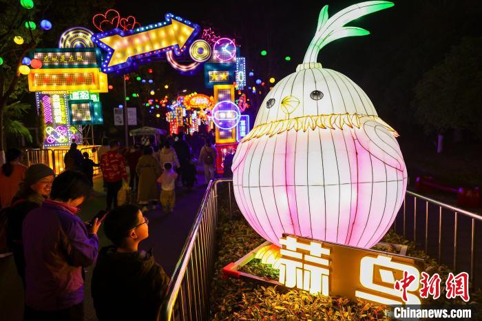 Lantern Fair themed Yangtze River culture kicks off in C China’s Hubei Province