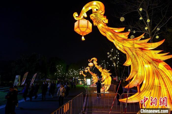 Lantern Fair themed Yangtze River culture kicks off in C China’s Hubei Province