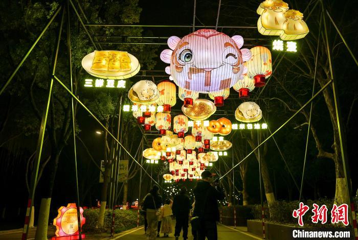 Lantern Fair themed Yangtze River culture kicks off in C China’s Hubei Province