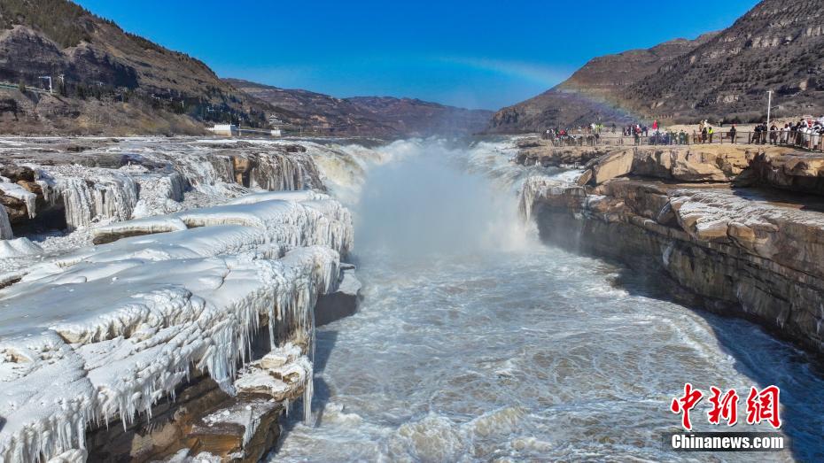 Amazing scenery of Hukou Waterfall in winter in SW China’s Shaanxi Province