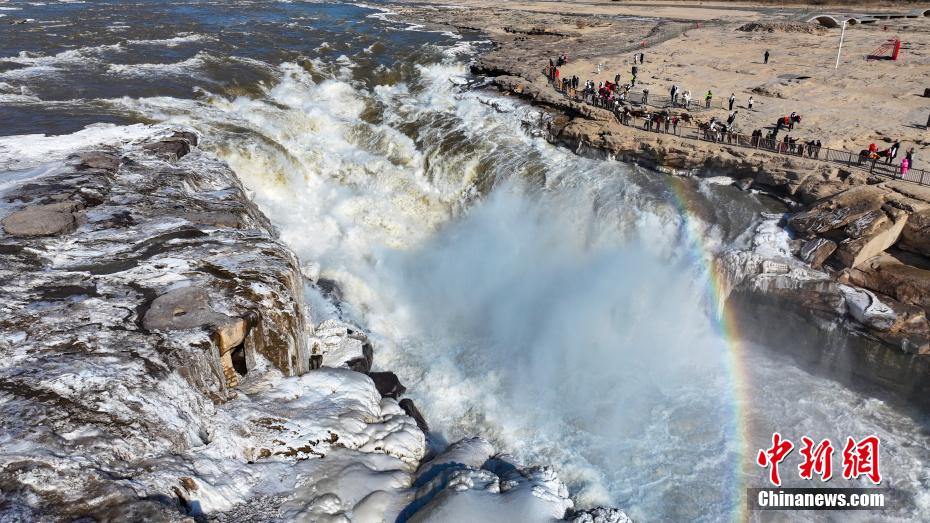 Amazing scenery of Hukou Waterfall in winter in SW China’s Shaanxi Province