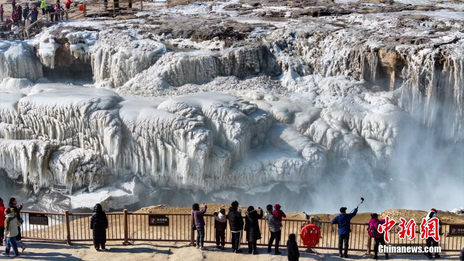 Amazing scenery of Hukou Waterfall in winter in SW China’s Shaanxi Province