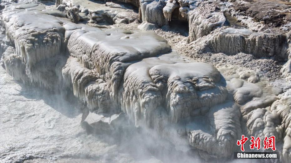 Amazing scenery of Hukou Waterfall in winter in SW China’s Shaanxi Province