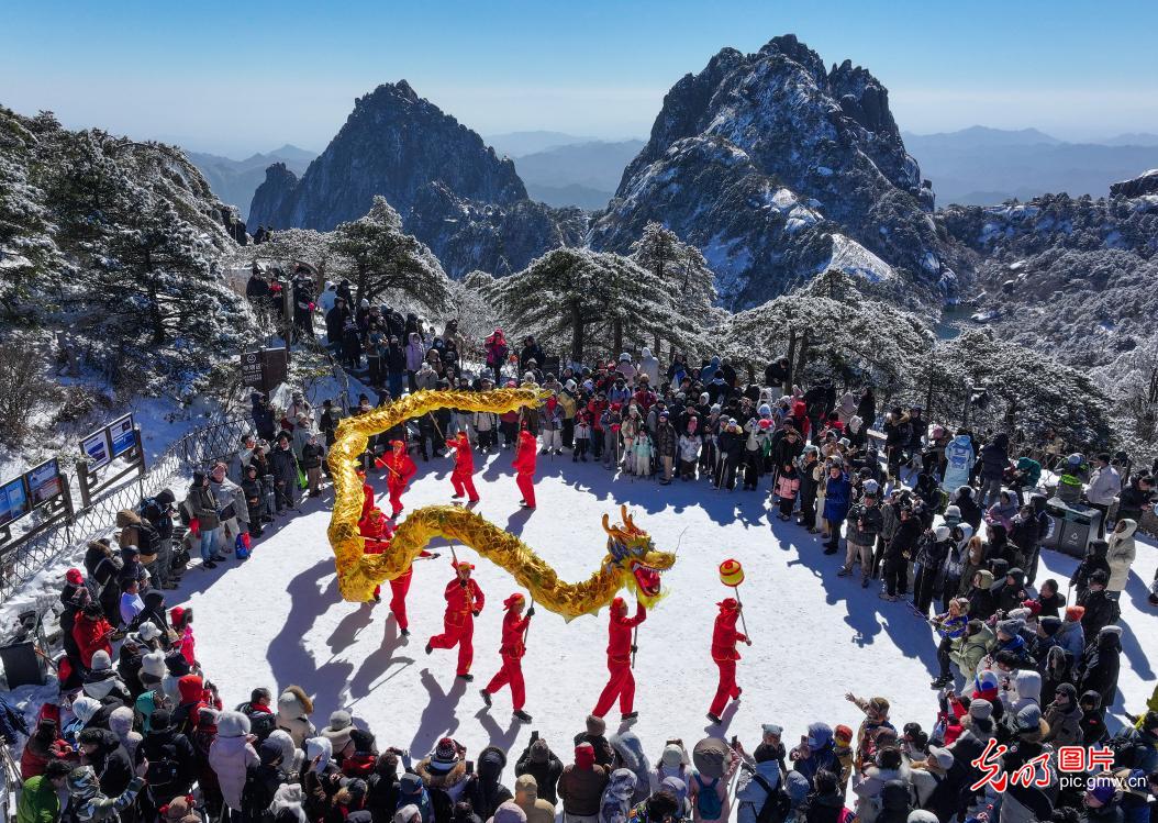 Dragon dance performance astop snow-capped mountains in E China's Anhui