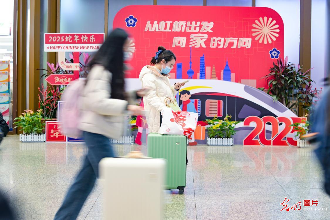 Spring Festival travel rush observed at Shanghai Hongqiao Railway Station