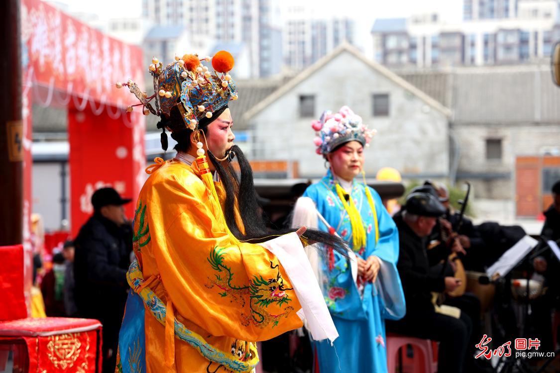 Tour ancient town and enjoy Spring Festival holiday in E China’s Anhui