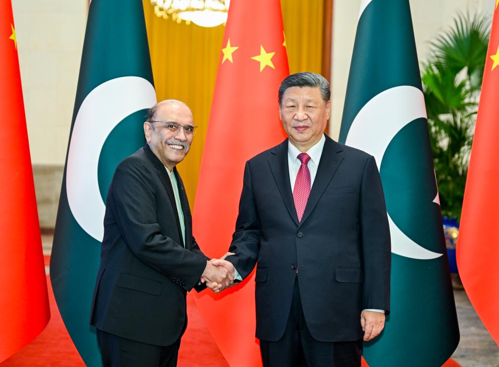 Xi holds talks with Pakistani president