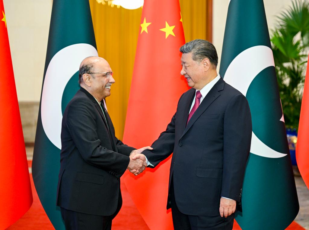 Xi holds talks with Pakistani president