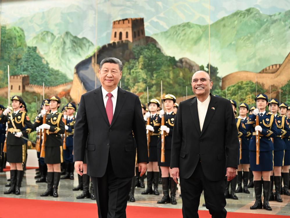 Xi holds talks with Pakistani president