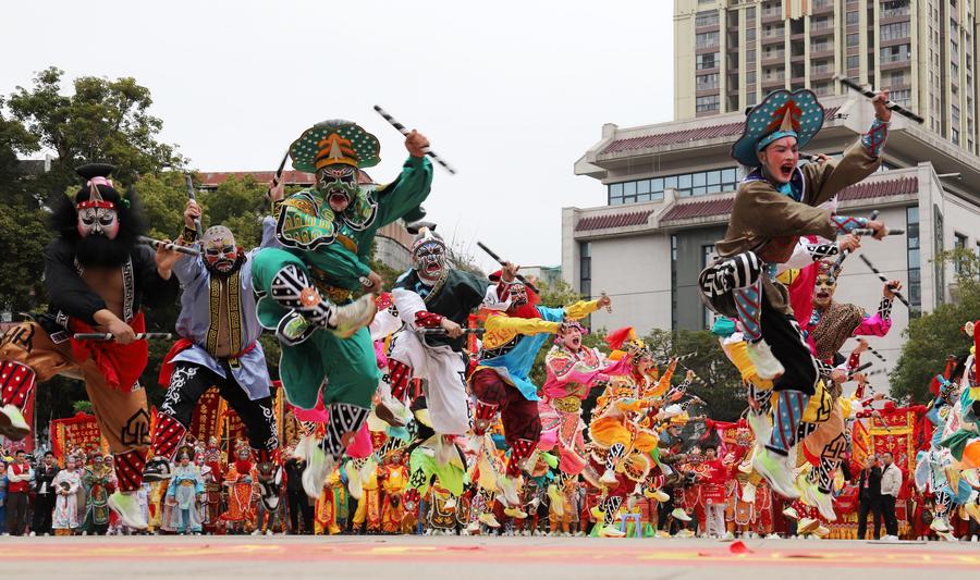 Celebrating Spring Festival with Yingge dance in south China's Guangdong