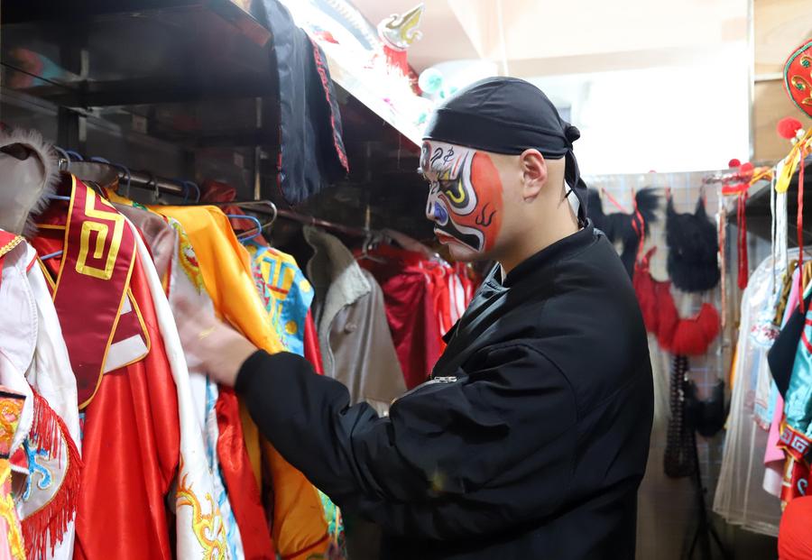 Celebrating Spring Festival with Yingge dance in south China's Guangdong