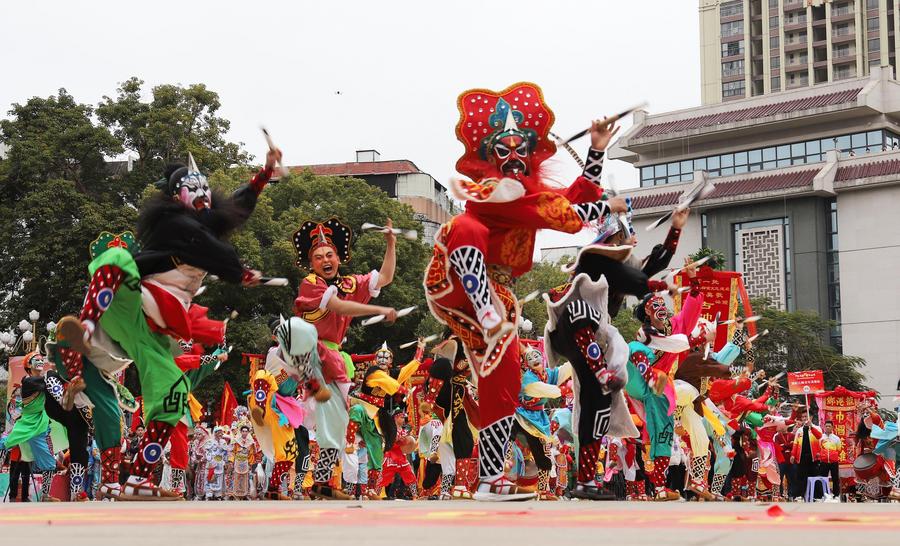 Celebrating Spring Festival with Yingge dance in south China's Guangdong