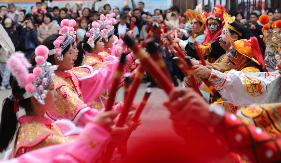 Celebrating Spring Festival with Yingge dance in south China's Guangdong