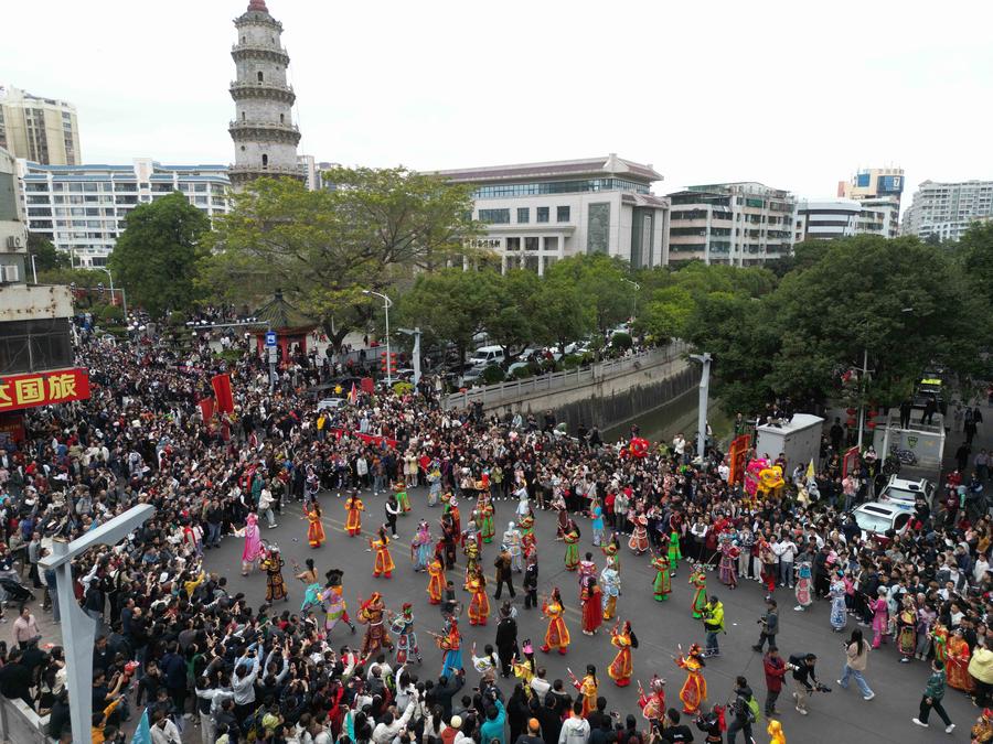 Culture&Life | Celebrating Spring Festival with Yingge dance in south China's Guangdong