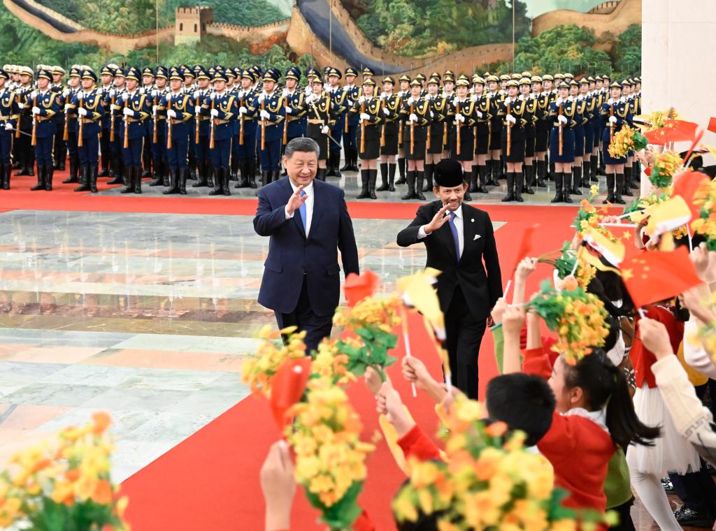 Xi holds talks with Brunei's Sultan