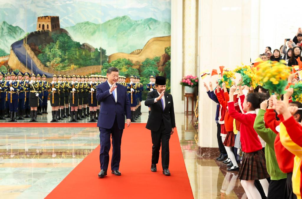 Xi holds talks with Brunei's Sultan