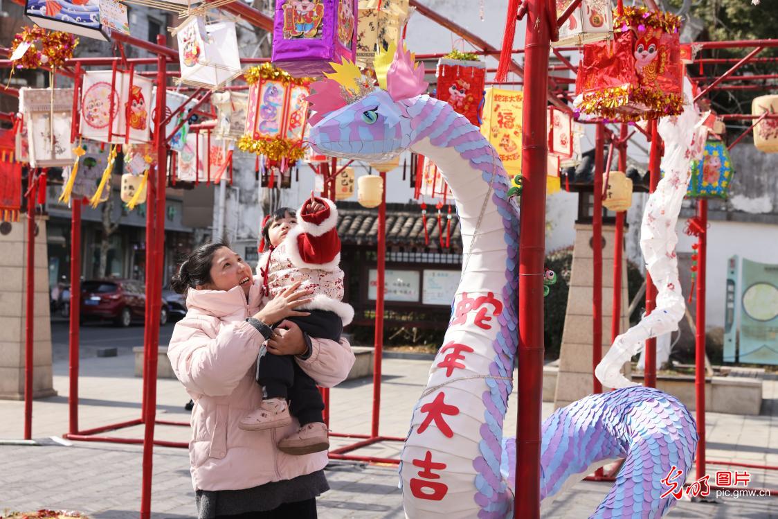 View festive lanterns and welcome Lantern Festival in E China’s Zhejiang