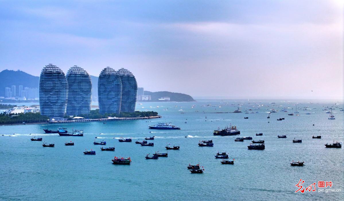 Travel rush continues after Spring Festival in Sanya