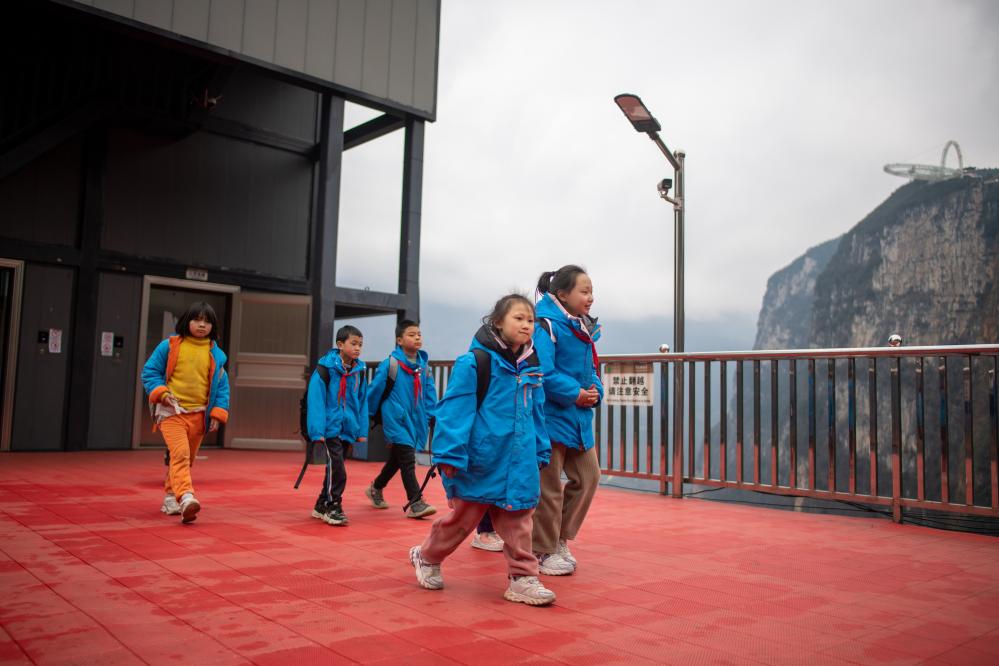 Facilities of scenic area help shorten children's journey to school in China's Yunnan