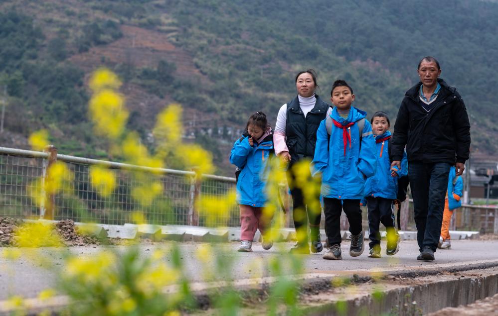 Facilities of scenic area help shorten children's journey to school in China's Yunnan