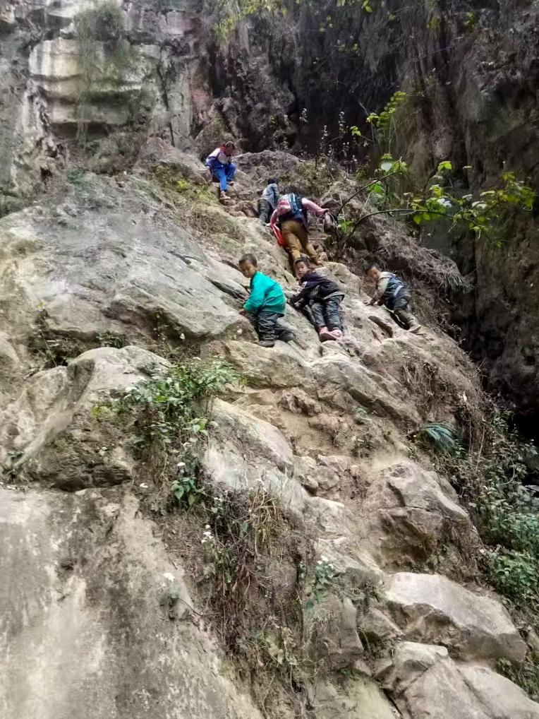 Facilities of scenic area help shorten children's journey to school in China's Yunnan