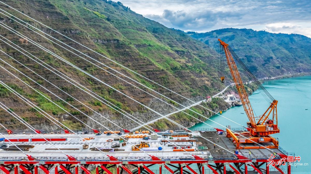 Construction of the Jinsha River Grand Bridge in full swing Construction of the Jinsha River Grand Bridge in full swing