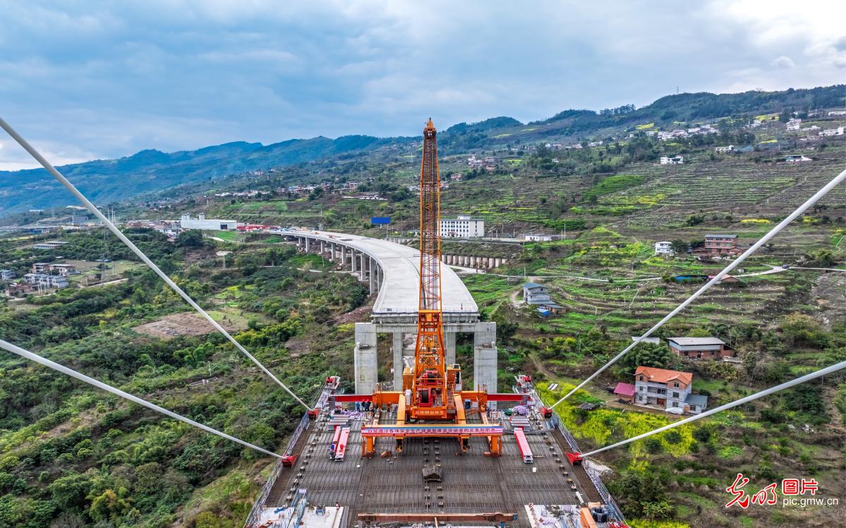 Construction of the Jinsha River Grand Bridge in full swing Construction of the Jinsha River Grand Bridge in full swing