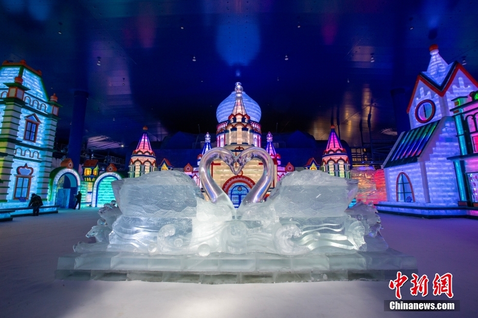 World's largest indoor ice-and-snow theme park opens in NE China's Heilongjiang