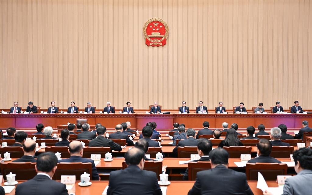 Presidium of China's annual legislative session holds 3rd meeting