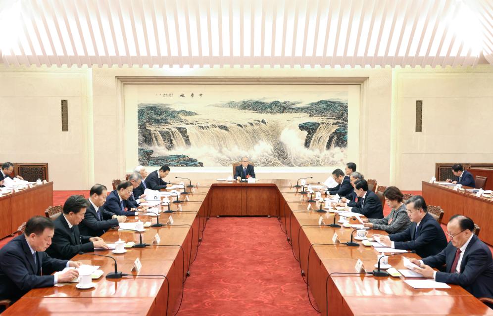 Presidium of China's annual legislative session holds 3rd meeting