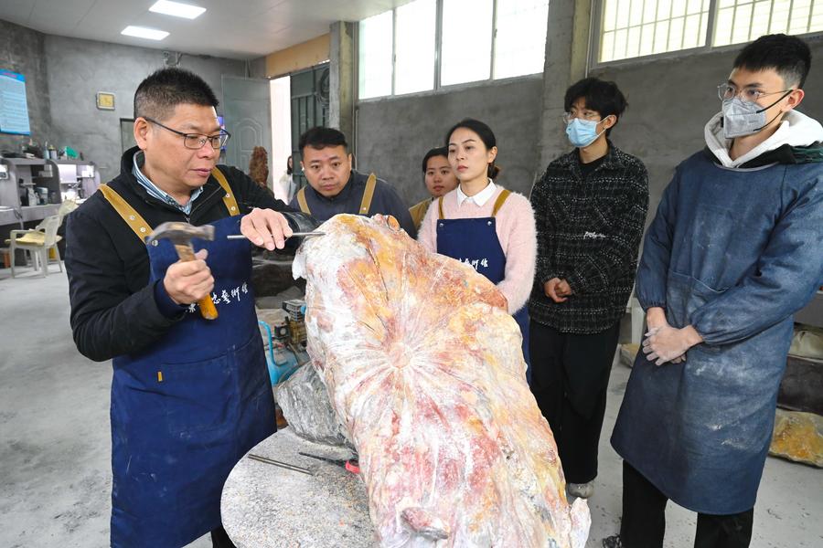 泉州:小胖墩愛吃零食喝飲料 急性胰腺炎