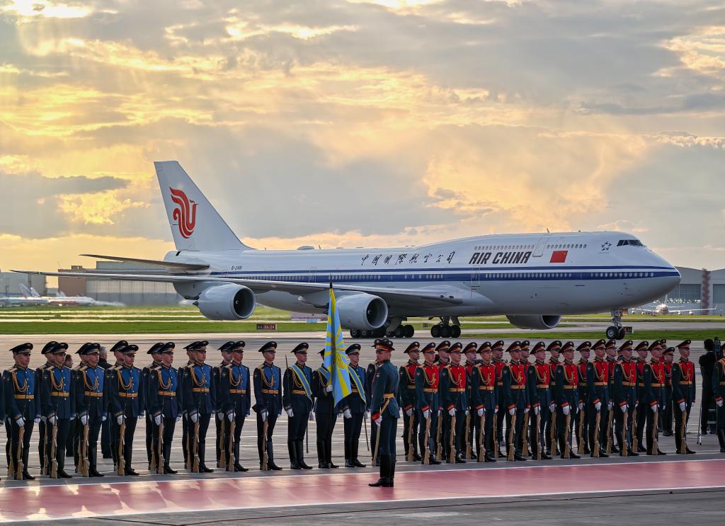 Xi says China, Russia find right path of state-to-state interactions between neighboring major countries