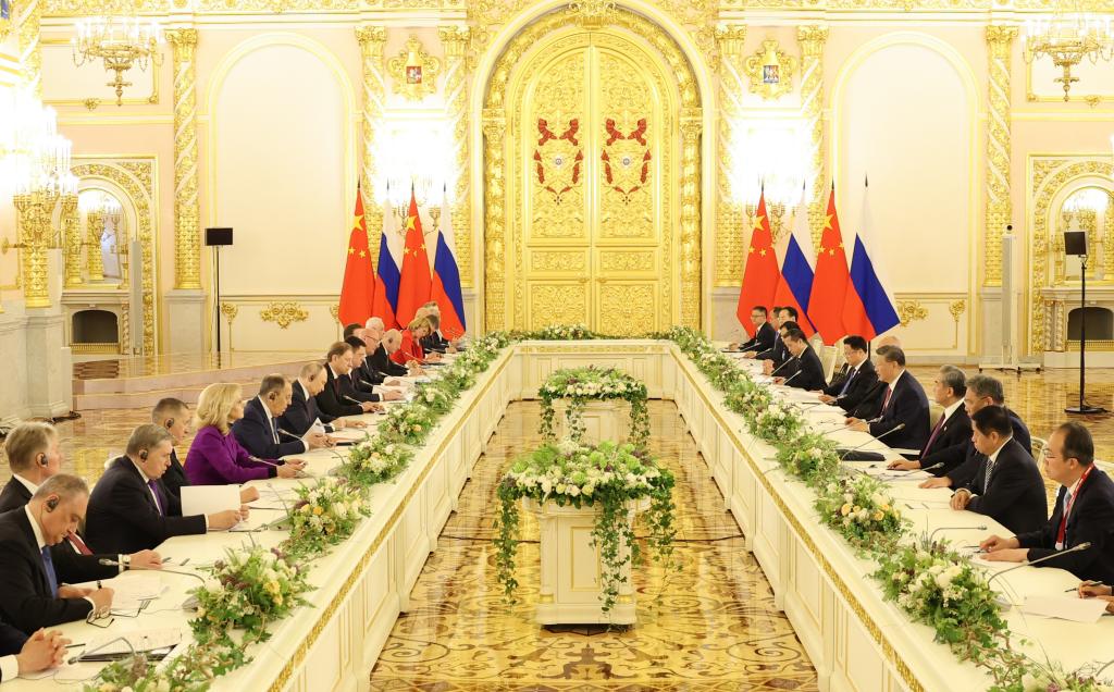 Xi says China, Russia to shoulder special responsibility as major countries